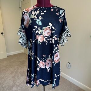 Beesom River Blue Floral leopard ruffle sleeve Top medium women’s